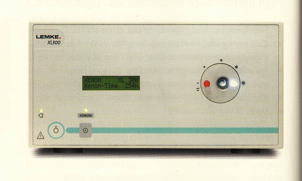 осветитель ксеноновый XL 320.jpg осветитель ксеноновый XL 320.jpg